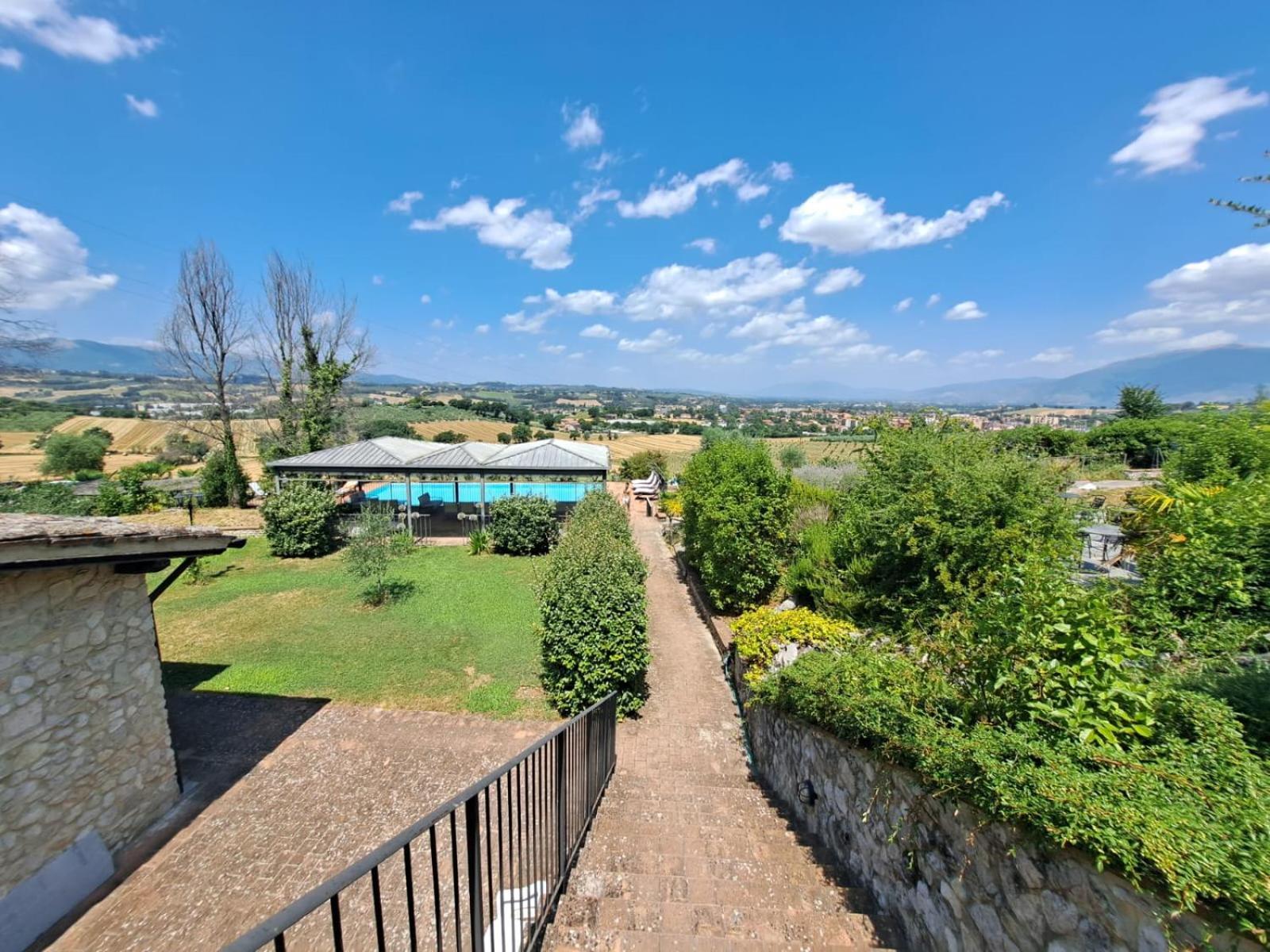 Гостьовий будинок Spoleto By The Pool Екстер'єр фото